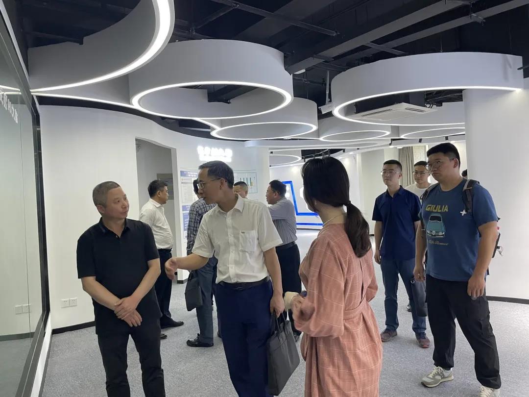 鷹潭市市委常委、副市長王雄一行蒞臨健培科技考察調(diào)研