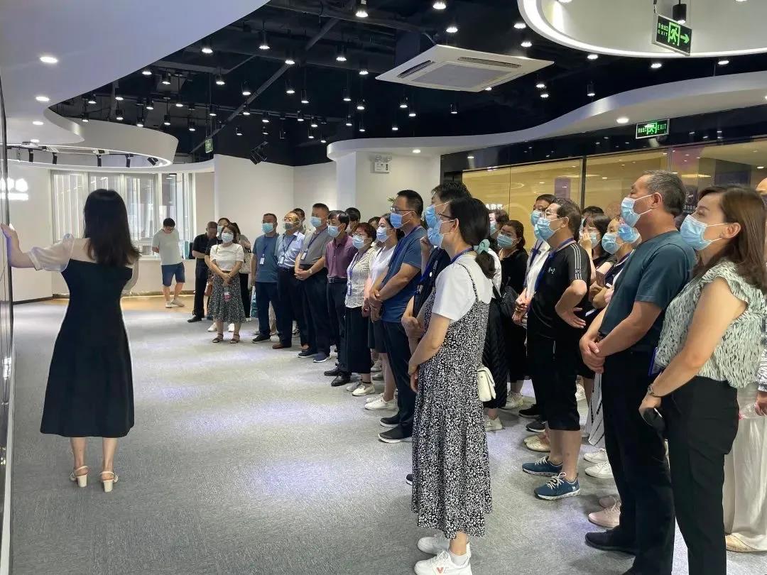 甘肅省張掖市醫(yī)保局黨組書記、副局長劉衛(wèi)國一行蒞臨健培科技考察調(diào)研